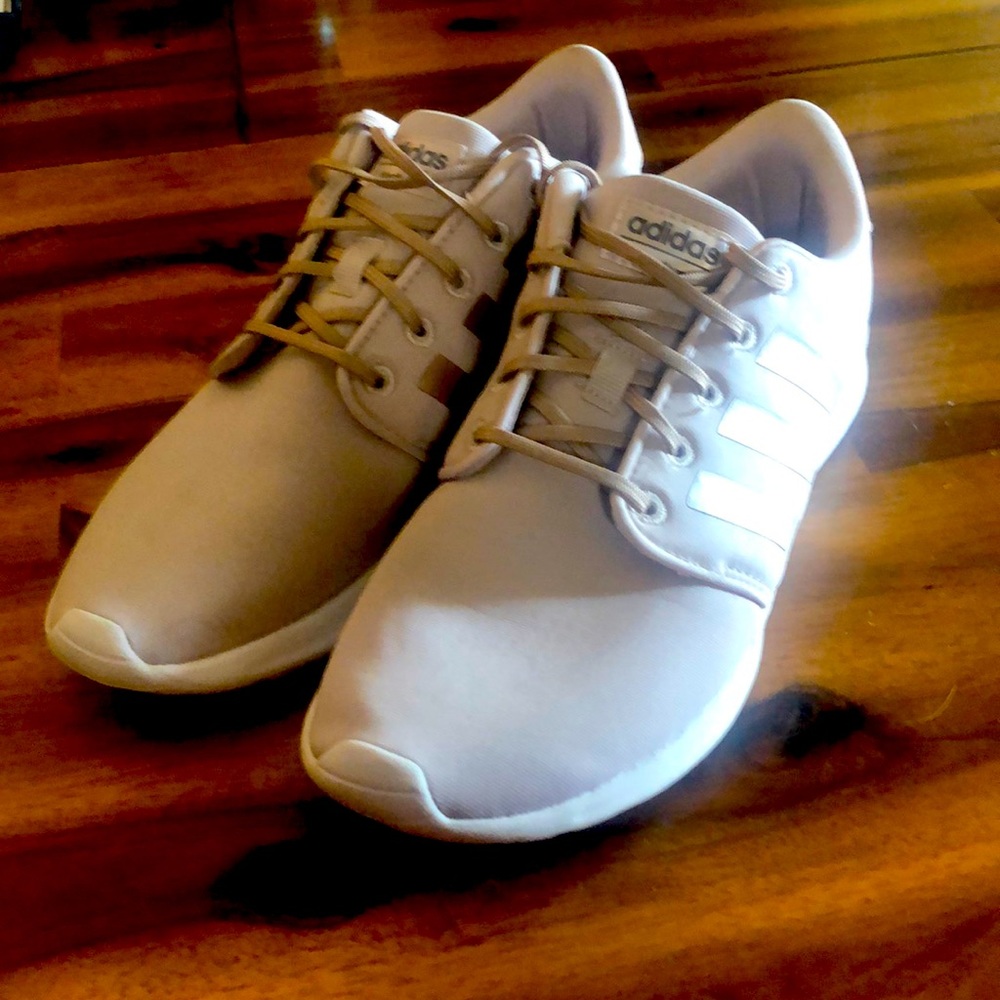 Adidas Cloudfoam women’s walking shoes